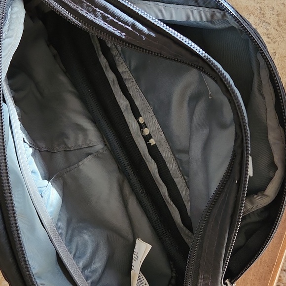 The North Face black womans belt bag - Picture 4 of 10